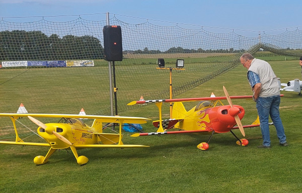 Heinz inspiziert eine Pitts